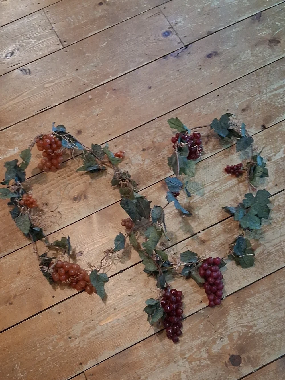 Botanical‎ grape leaf and fruit garland featuring faux clusters of grapes